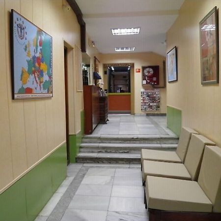 Nuria Hostal Мадрид Экстерьер фото