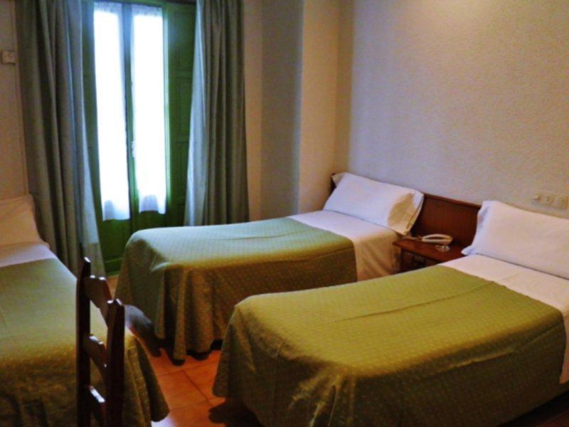 Nuria Hostal Мадрид Экстерьер фото