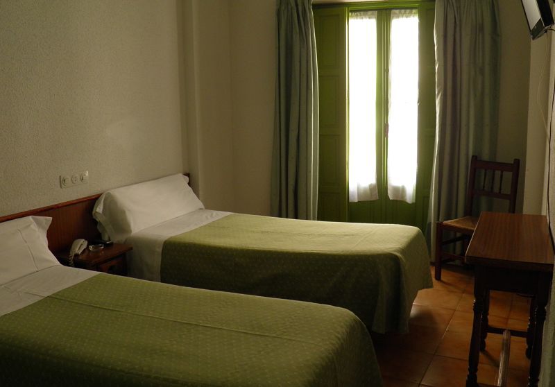 Nuria Hostal Мадрид Экстерьер фото
